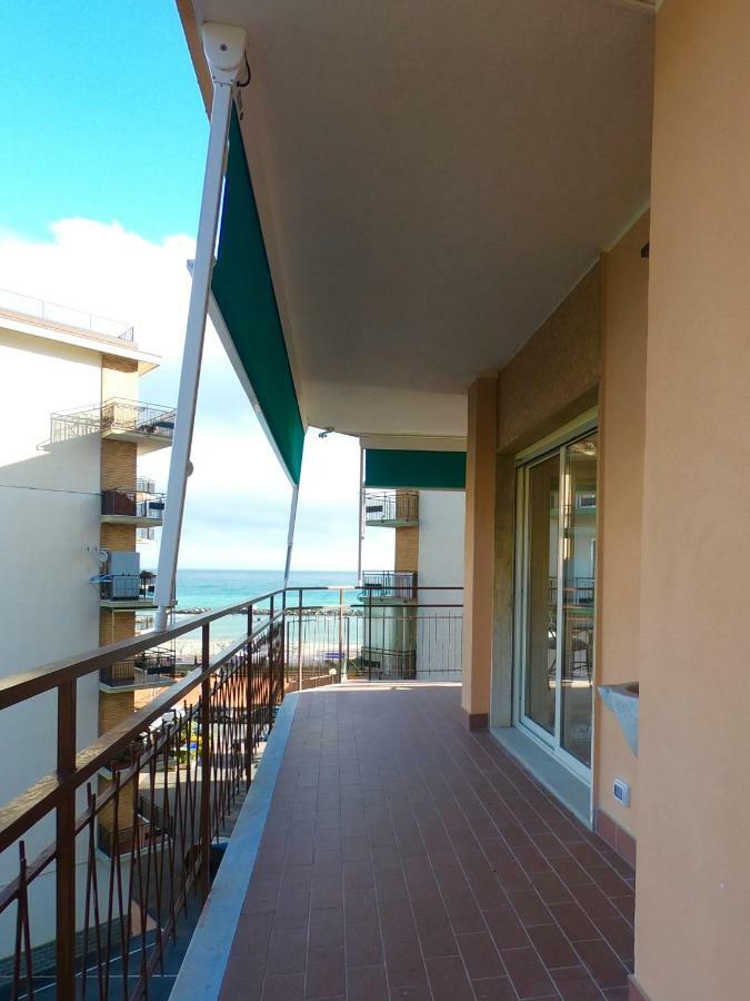 Olimpia Apartment Arma di Taggia Exterior photo