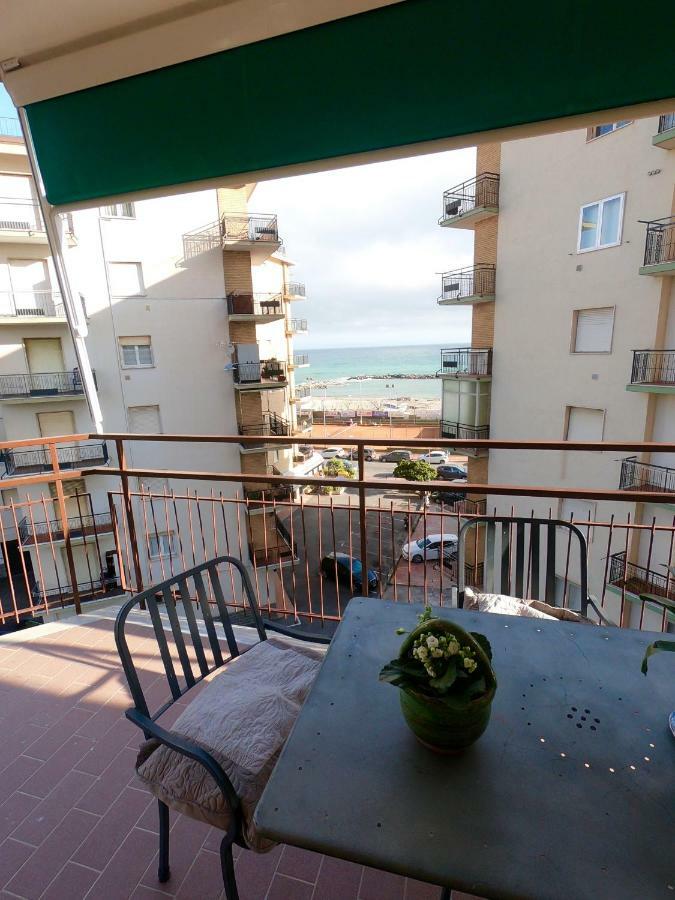 Olimpia Apartment Arma di Taggia Exterior photo