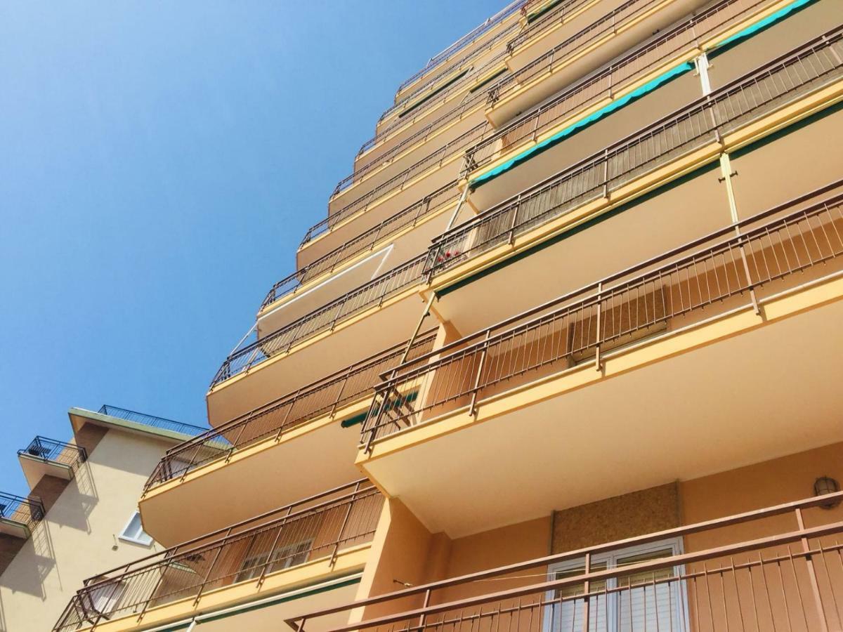 Olimpia Apartment Arma di Taggia Exterior photo
